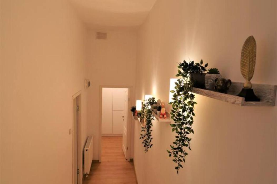 Cozy Old Town Apartment - Free Minibar Bukares Bagian luar foto