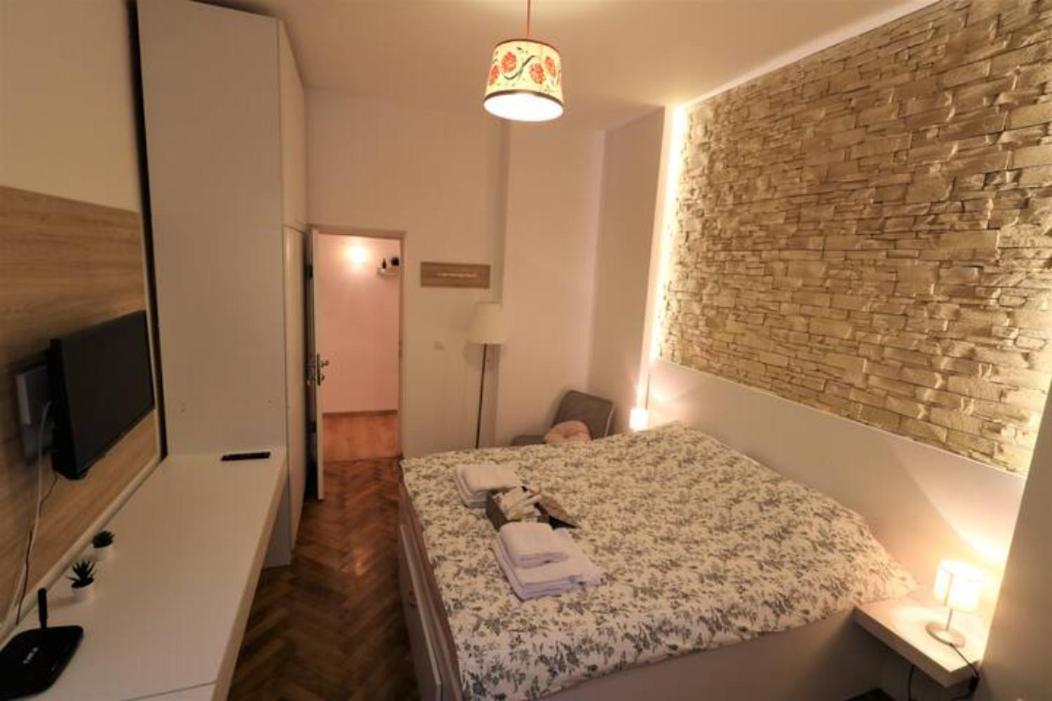 Cozy Old Town Apartment - Free Minibar Bukares Bagian luar foto