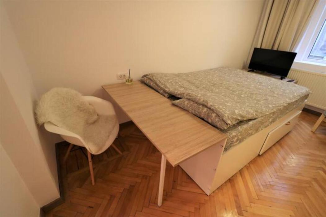 Cozy Old Town Apartment - Free Minibar Bukares Bagian luar foto